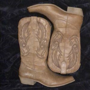 Adorable, barely worn cowgirl boots!
